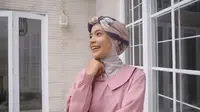Dari satu pakaian dan hijab, Anda bisa memiliki beberapa gaya, simak tutorial ini.