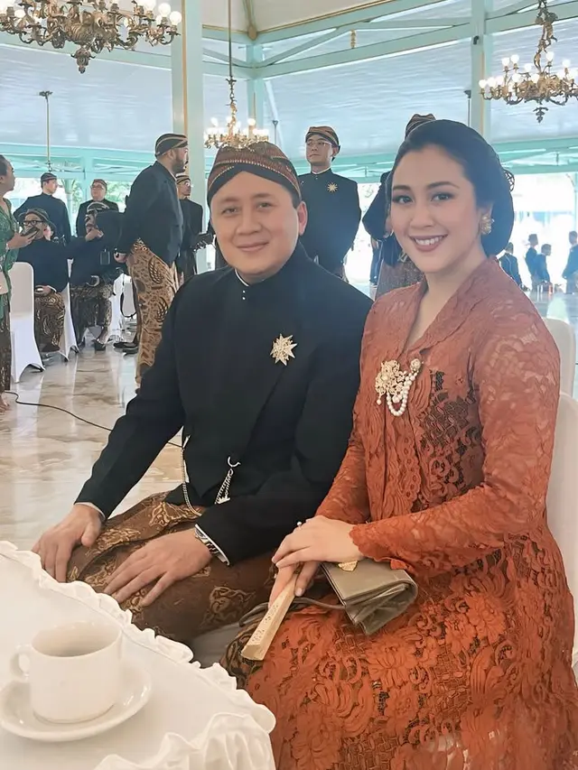 Tampil Sherina saat Hadir di Kerajaan Solo. [@triawanmunaf]