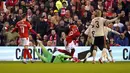Penjaga gawang Liverpool Alisson melakukan penyelamatan saat melawan Nottingham Forest pada pertandingan sepak bola perempat final Piala FA di City Ground, Nottingham, Inggris, Minggu (20/3/2022). Liverpool menang 1-0. (AP Photo/Jon Super)