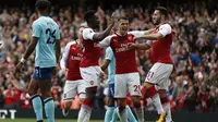 Para pemain Arsenal merayakan gol ke gawang AFC Bournemouth pada laga Premier League di Stadion Emirates, London, Sabtu (9/9/2017). (AFP/Ian Kington)