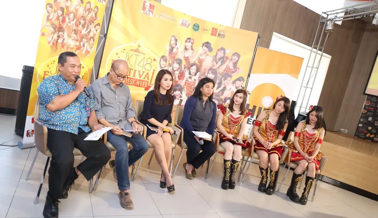 Merilis album baru tentunya para personil JKT 48 punya harapan untuk ke depannya. Mereka berharap album barunya ini bisa menyaingi para penyanyi hebat lainnya dan mencapai ratusan ribu kopi. (Nurwahyunan/Bintang.com)