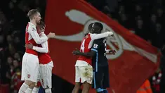 Para pemain Arsenal merayakan kemenangan usai menglahkan Manchester City 2-1 pada lanjutan Liga Premier Inggris di Stadion  Emirates, London, Selasa (22/12/2015) dini hari WIB. (AFP Photo/Ikimages)