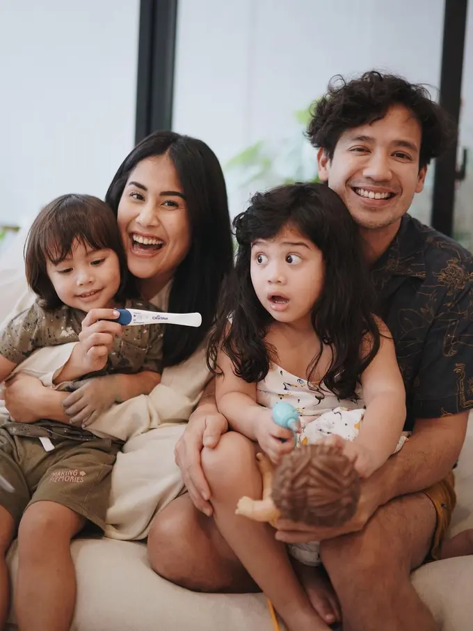 6 Momen Tarra Budiman dan Gya Sadiqah Umumkan Kehamilan Kedua, Penuh Bahagia