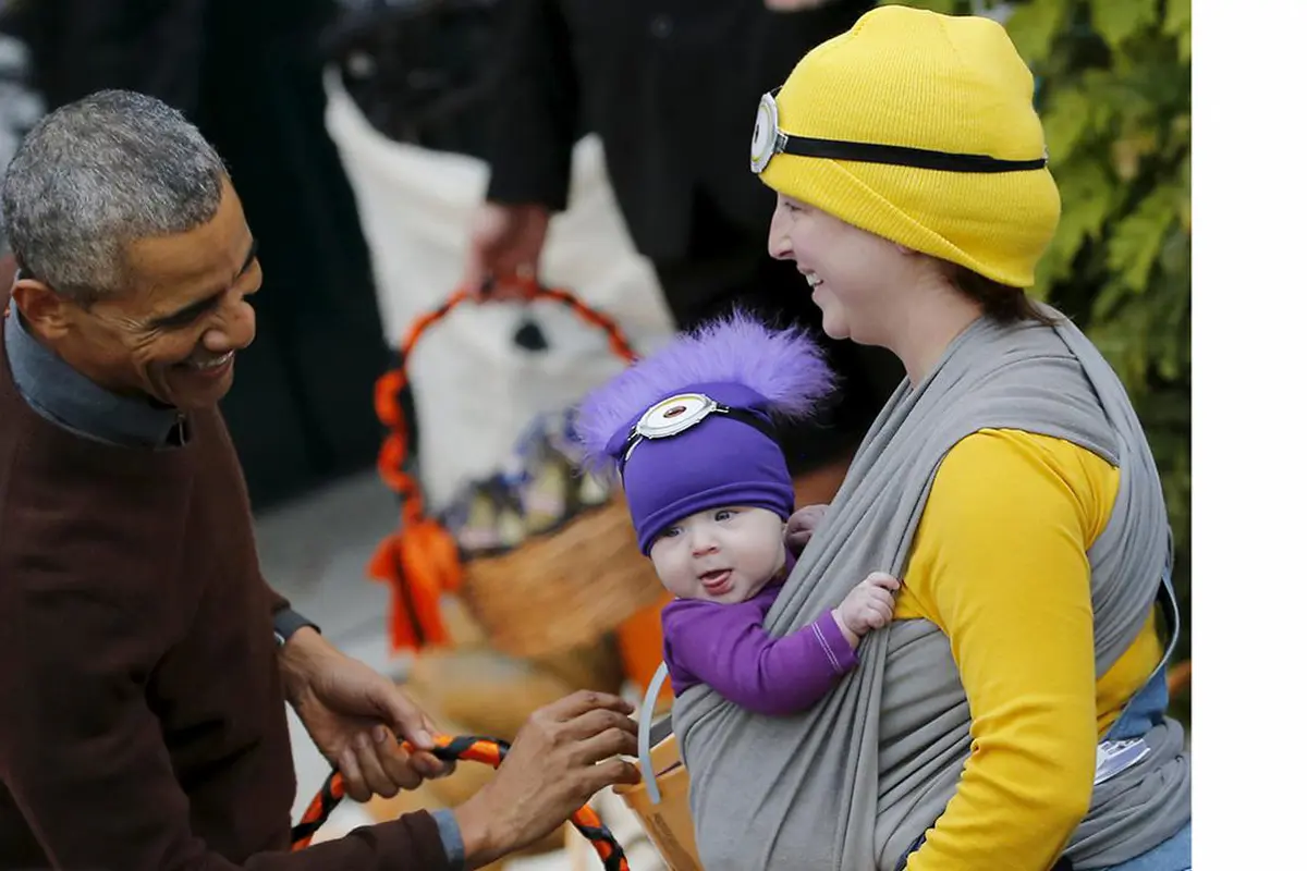 Presiden Barack Obama Dibuat Pusing di Hari Halloween