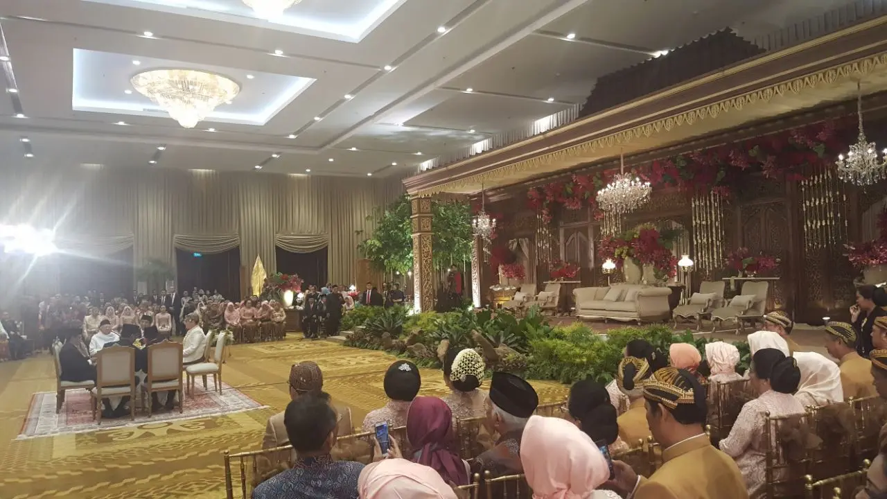 Pernikahan Anak Buwas dan Budi Gunawan Bernuansa Keemasan