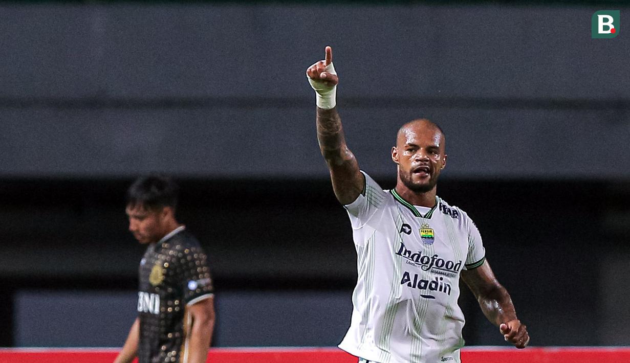 <p>Pemain Persib Bandung, David Da Silva (kanan), melakukan selebrasi setelah mencetak gol pada laga lanjutan BRI Liga 1 2023/2024 antara Bhayangkara FC melawan Persib Bandung di Stadion Patriot Candrabhaga, Bekasi, Sabtu (23/09/2023). (Bola.com/Bagaskara Lazuardi)</p>