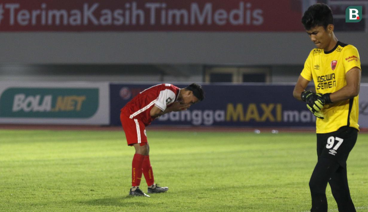 Sayangnya, kecemerlangan Hilman Syah tak dibarengi dengan algojo penalti PSM Makassar. Beberapa pemain senior PSM, di antaranya Zulkifli Syukur dan Zulham Zamrun, gagal menuntaskan tugas mereka. (Foto: Bola.com/Ikhwan Yanuar)