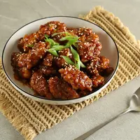 ikuti resep dakgangjeong yang nikmat ini/shutterstock/E Dewi Ambarwati