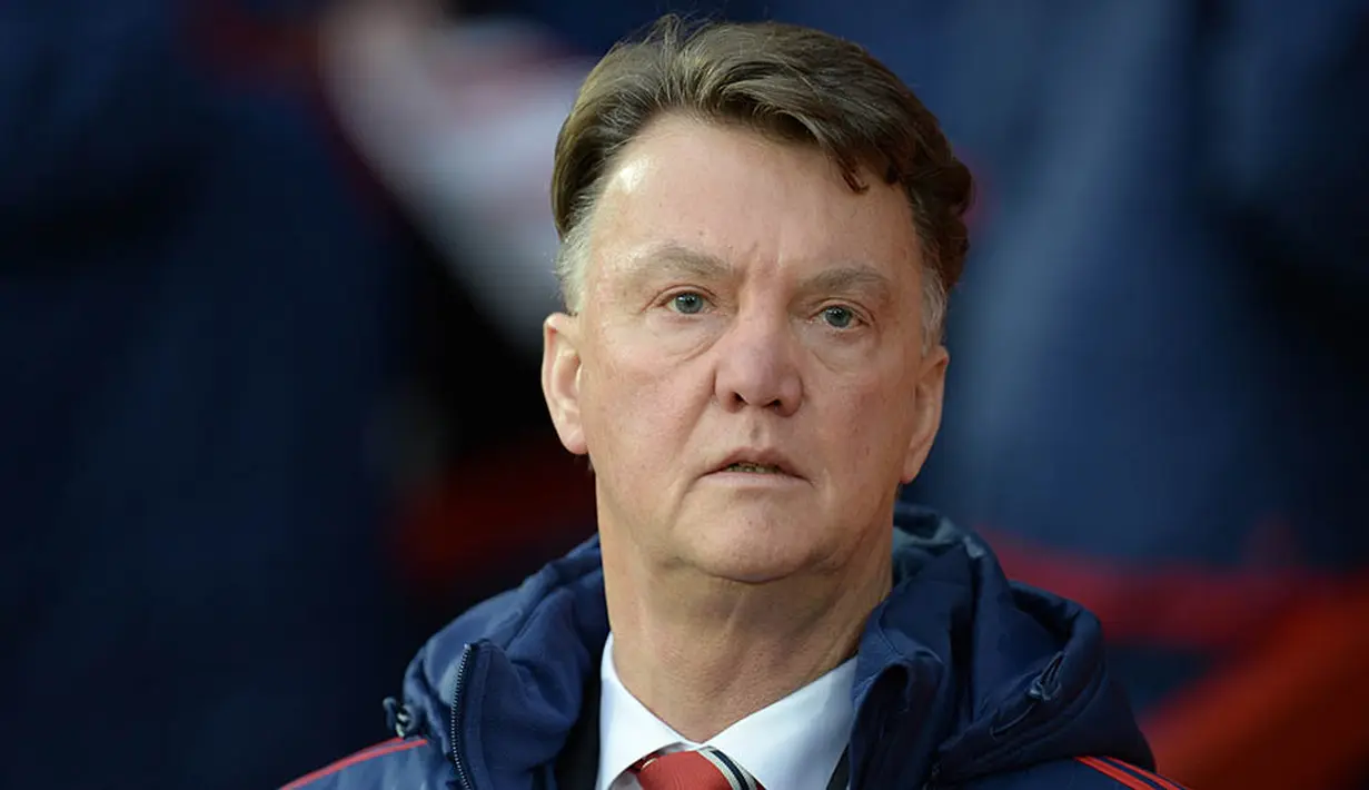 Kekalahan Manchester United di kandang sendiri juga membuat posisi pelatih mereka Louise Van Gaal diambang pemecatan. (AFP/Oli Scarff)