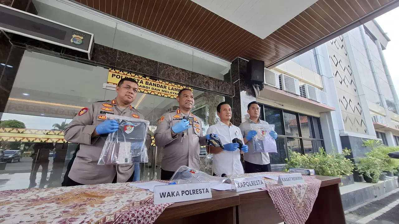 Ungkap kasus pencabulan anak di bawah umur di Mapolresta Bandar Lampung. Foto : (Liputan6.com/Ardi).