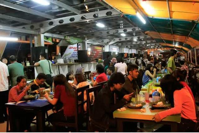 8. Kuliner Simpang Lima