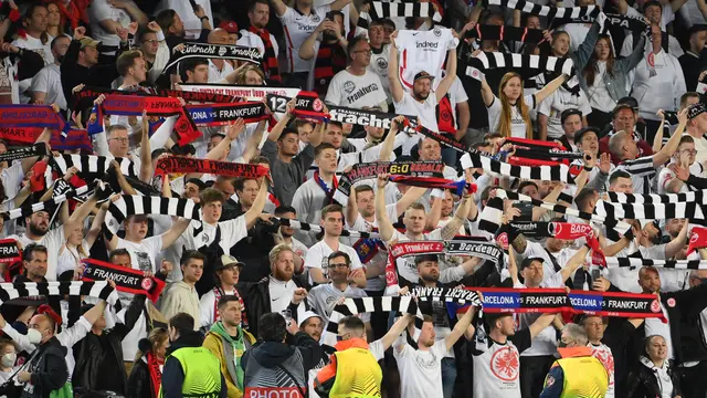 Foto: Momen Stadion Camp Nou Dikuasai Suporter Eintracht Frankfurt, Barcelona Tumbang di Liga Europa