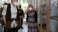 Sekretaris Daerah Provinsi Jawa Barat Setiawan Wangsaatmaja saat mengunjungi sekaligus menutup Bazar Ramadhan Difabel Dinas Sosial (Dinsos) di Panti Sosial Rehabilitasi Penyandang Disabilitas (PSRPD), Kota Cimahi, Jumat (15/4)/Biro Adpim Jabar.