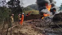 Cerita Heroik Petugas Berjibaku Padamkan Kebakaran Hebat Sumur Minyak di Blora