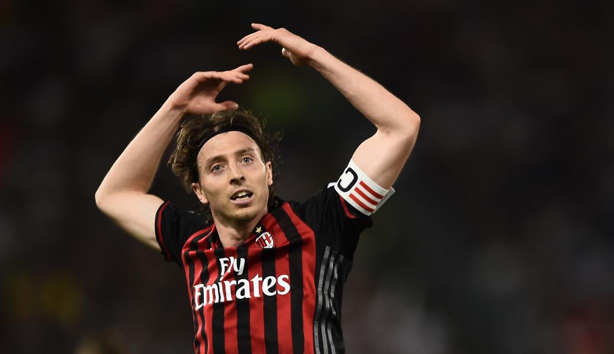2. Ricardo Montolivo - Kapten AC Milan yang jasa nya terpinggirkan sejak kedatangan Gatusso. Gajinya yang terbilang besar juga menjadi kendala AC Milan mempertahankan pemain 34 tahun tersebut. (AFP/Filippo Monteforte)