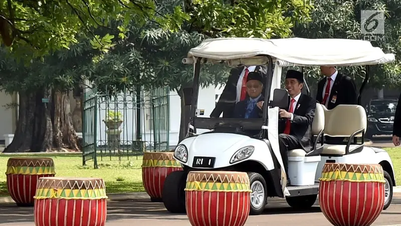 Naik Mobil Golf, Jokowi Jadi Sopir Mahathir Mohamad di Istana Bogor