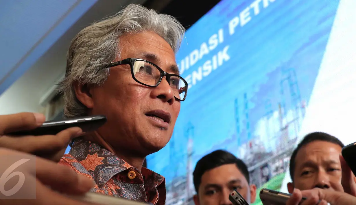 Dirut Pertamina Dwi Soetjipto saat konferensi pers di Gedung Pertamina, Jakarta, Senin (9/11/2015). Dwi menjelaskan hasil audit forensik Petral Group kepada wartawan yang hadir. (Liputan6.com/Angga Yuniar)