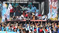 Presiden Prabowo menggarisbawahi perlunya peran negara dalam menyokong kehidupan kaum buruh jadi lebih baik. (Liputan6.com/Angga Yuniar)