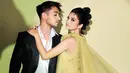 Chemistry Ratu Sofya dan Vladimir Rama saat jalani pemotretan ini menjadi sorotan banyak netizen. Pasalnya, keduanya terlihat bak sepasang kekasih. (Liputan6.com/IG/@fdphotography90)