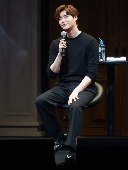 Walaupun belum rampung, akan tetapi pihak YNK Entertainment mengaku sudah melakukan pendekatan serius dengan pemain drama Pinocchio itu. (Foto: instagram.com/jongsuk0206)