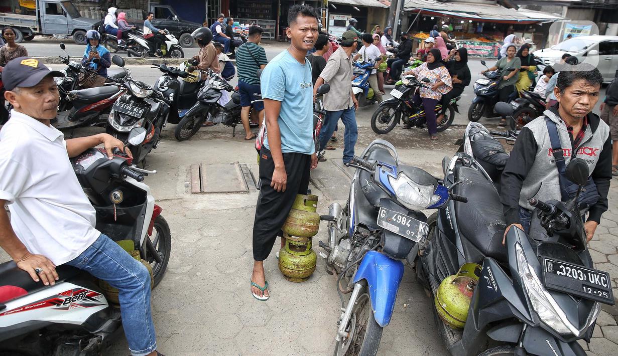 Diketahui sebelumnya, Kementerian ESDM menyatakan penjualan elpiji 3 kg melalui pengecer tidak akan diperbolehkan lagi mulai 1 Februari 2025. (Liputan6.com/Angga Yuniar)