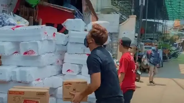 6 Momen Billy Syahputra dan Amanda Manopo Belanja di Pasar, Romantis Naik Motor