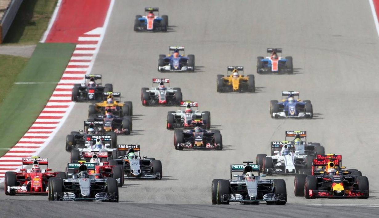 Suasana balapan F1 GP Amerika Serikat sesaat setelah start di Sirkuit Americas, Austin, Senin (24/10/2016) dini hari WIB. (Reuters/Adrees Latif)
