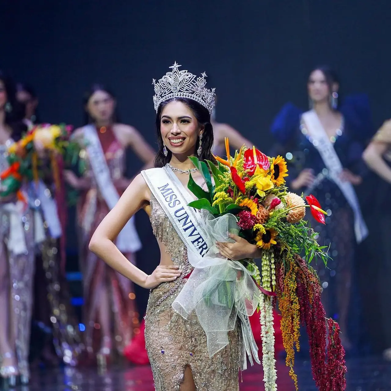 Miss Universe Indonesia 2024 Pakai Mahkota Emas Putih, Terinspirasi ...