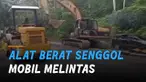 Sebuah alat berat senggol mobil melintas di jalan. kejadian itu terjadi terekam kamera handphone seseorang yang berada di lokasi.