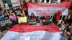 Massa dari Spesialisasi Mahasiswa Anti Korupsi (SIMAK) melakukan aksi di Bundaran HI, Jakarta, Minggu (7/12/2014). (Liputan6.com/Miftahul Hayat)