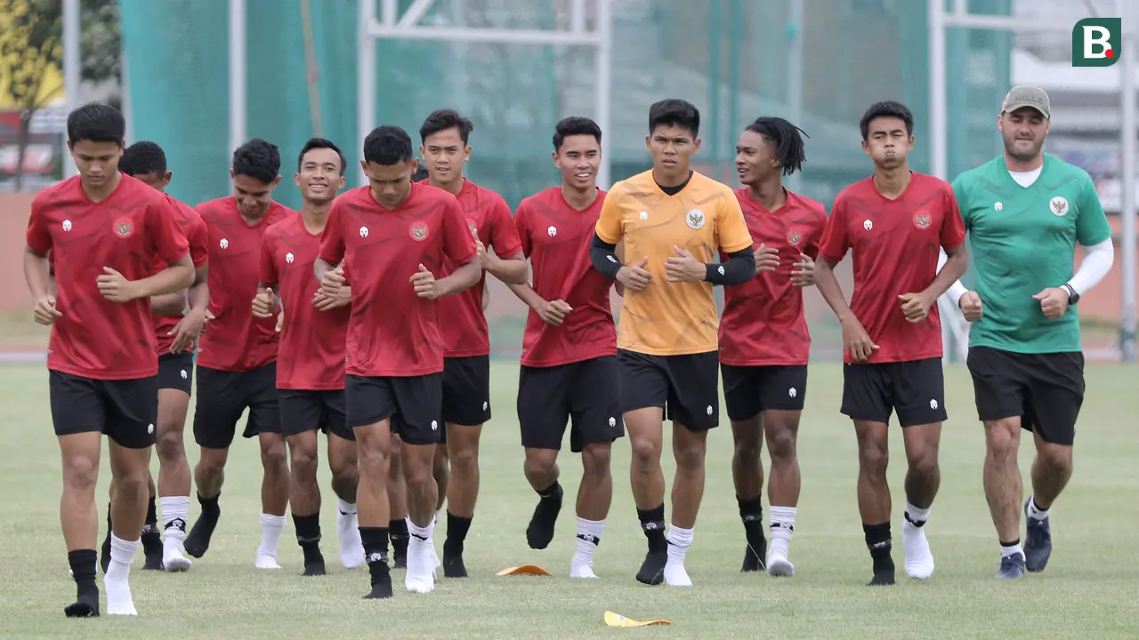 Sesi Latihan Timnas Indonesia U-20 di Lapangan Thor