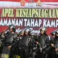 Pasukan gabungan TNI dan Polri menggelar apel kesiapsiagaan pengamanan tahap kampanye Pilkada Serentak 2017 di Lapangan Silang Monas, Jakarta, Rabu (2/11). Apel pasukan dipimpin inspektur upacara Panglima TNI dan Kapolri (Liputan6.com/Immanuel Antonius)