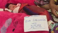 Eva Sarnasia, bayi yang lahir di tengah kepungan banjir di kabupaten Konawe, Jumat (14/6/2019).(Ahmad Akbar Fua/Liputan6.com)