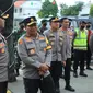 Kapolda Jawa Timur Irjen Toni Harmanto mengecek Pos Pelayanan di Polres Pasuruan. (Dian Kurniawan/Liputan6.com)