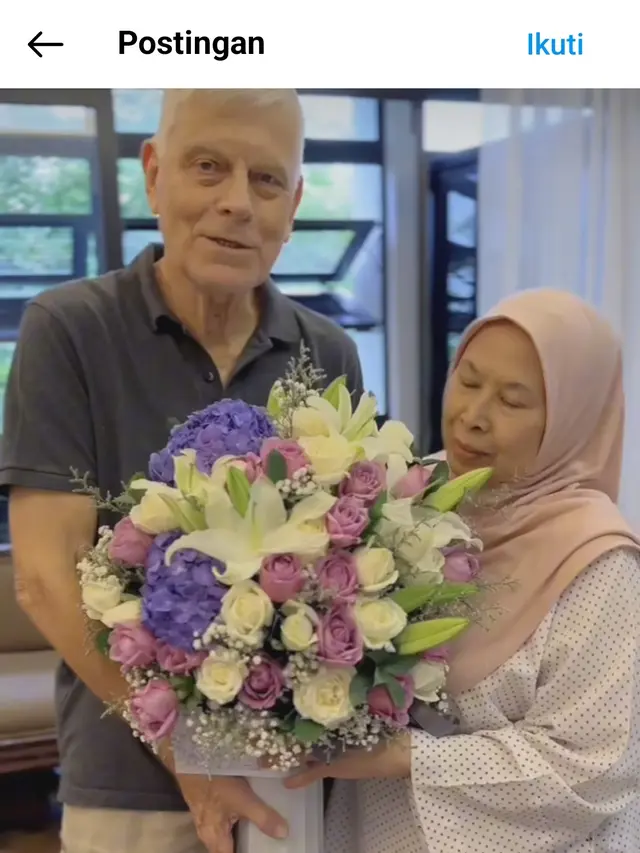 Menengok Lagi Momen Noah dan BCL Kirim Bunga untuk Kedua Orang Tua Ashraf Sinclair di Hari Anniversary Pernikahan yang ke 47  