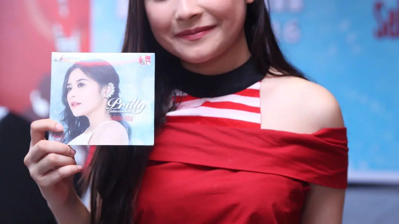 [Bintang] Prilly Latuconsina