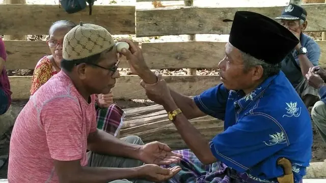 Ritual kaago-ago, tradisi masyarakat Muna yang meminta keberhasilan panen dan penolak penyakit kepada Tuhan Yang Maha Esa.(Liputan6.com/Ahmad Akbar Fua)