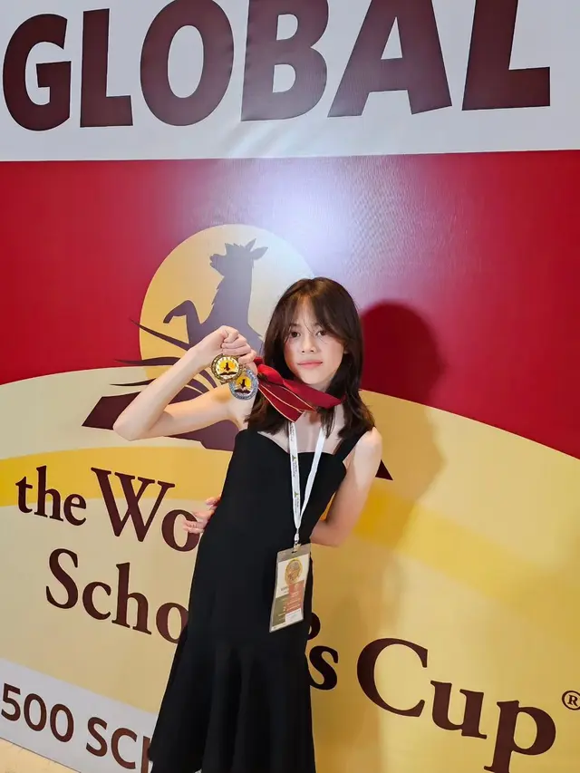 7 Potret London Abigail, anak Wulan Guritno yang Raih Medali Emas World Scholar's Cup