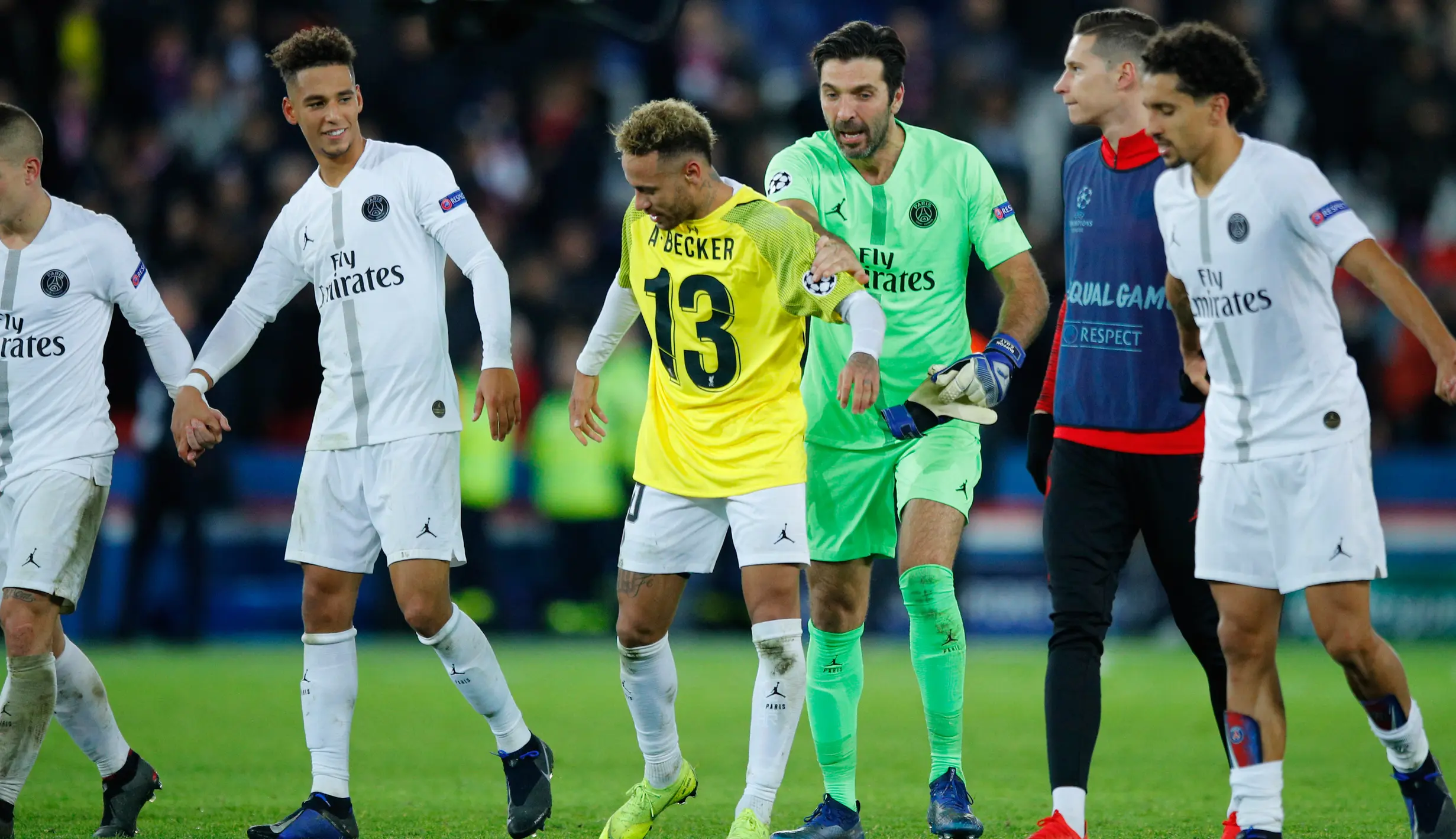 FOTO: Selebrasi Neymar Usai Kalahkan Liverpool - Foto Liputan6.com