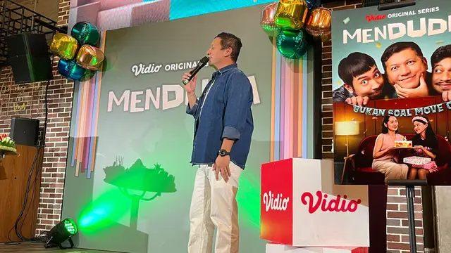 Gading Marten di press release untuk original series terbarunya, 'Menduda', di Home by Moonshine, Sampoerna Strategic Square, Jakarta (Fimela.com/Doc/Rianti FitrI Wulandari)