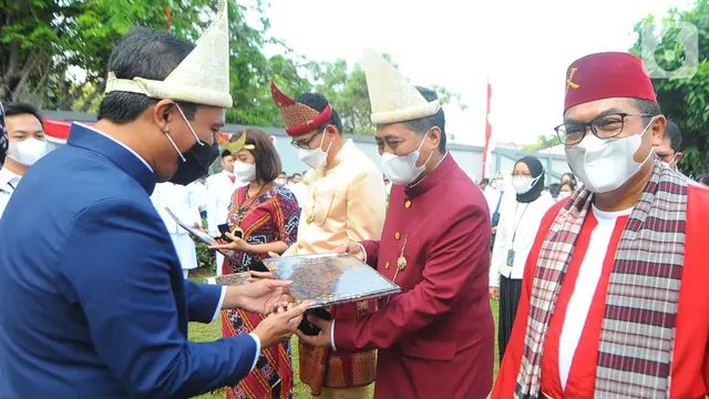 Semarak HUT Kemerdekaan RI, Direksi dan Pegawai BTN Kenakan Baju Adat