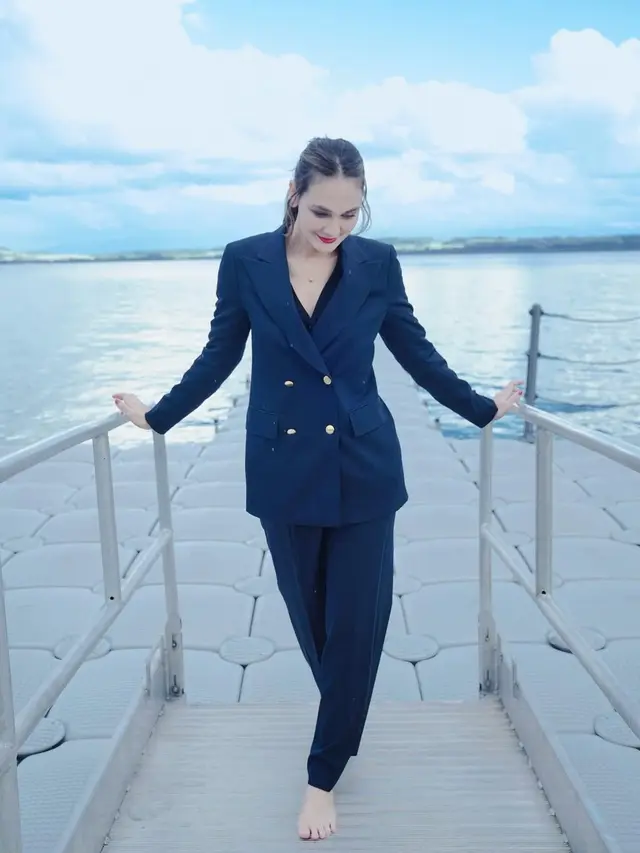 Gaya Rambut Ponytail ala Luna Maya (Foto: Instagram @lunamaya)