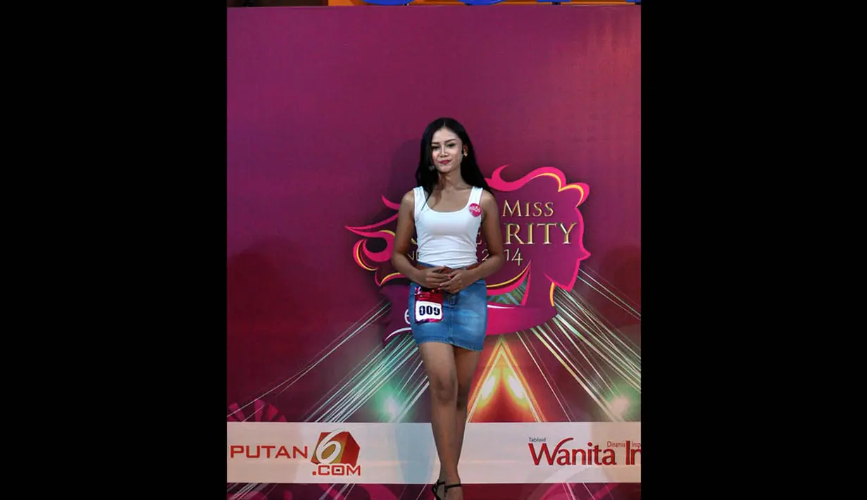 Menjadi kebanggaan tersendiri bagi Amelia Puspita bisa mengalahkan ratusan wanita cantik Yogyakarta,(31/8/14). (Liputan6.com/Miftahul Hayat)