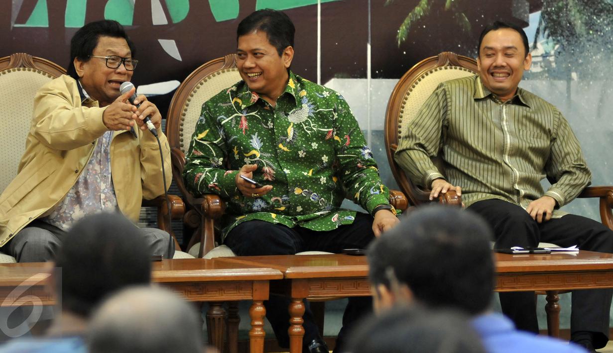 (Ki-ka) Wakil Ketua MPR Oesman Sapta Odang menyampaikan pandangan disaksikan Wakil Ketua Komisi IV Viva Yoga Mauladi dan Anggota Komisi IX M Iqbal dalam diskusi dialektika di Kompleks Parlemen Senayan, Jakarta, Kamis (9/6). (Liputan6.com/Johan Tallo)
