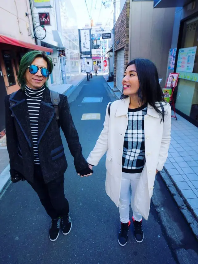 Dikaruniai Anak Kedua, Ini 6 Potret Sony J-Rocks dan Istri yang Jarang Tersorot