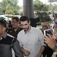 Berkas perkara Fachri Albar telah dinyatakan lengkap atau P21. Berkas suami Renata Kusmanto itu telah dilimpahkan ke Kejaksaan Negeri Jakarta Selatan. Dan selanjutnya untuk disidangkan. (Muhammad Akrom Sukarya/Kapanlagi.com)