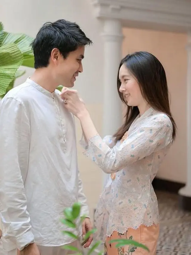 6 Momen Mesra Nong Poy Pakai Baju Senada dengan Suami, Transgender Cantik Thailand