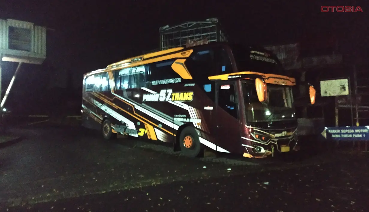 Mewah dan Nyaman: Mengupas Pesona Bus Pariwisata Coklat Putih