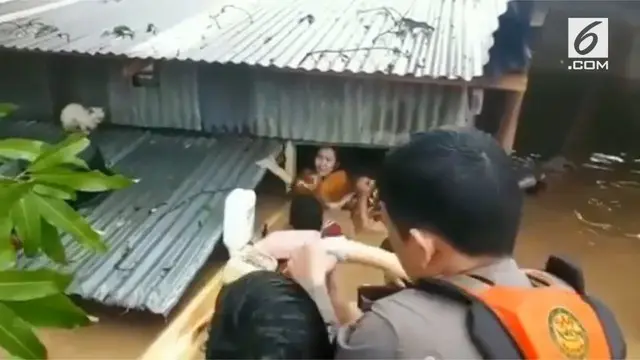 Banjir mengepung sebagian wilayah Sulawesi Selatan. Di wilayah Gowa bahkan enam orang dilaporkan tewas.