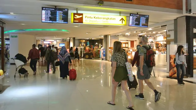 Pemerintah Perbolehkan Anak di Bawah 12 Tahun Naik Pesawat, Ini Syaratnya